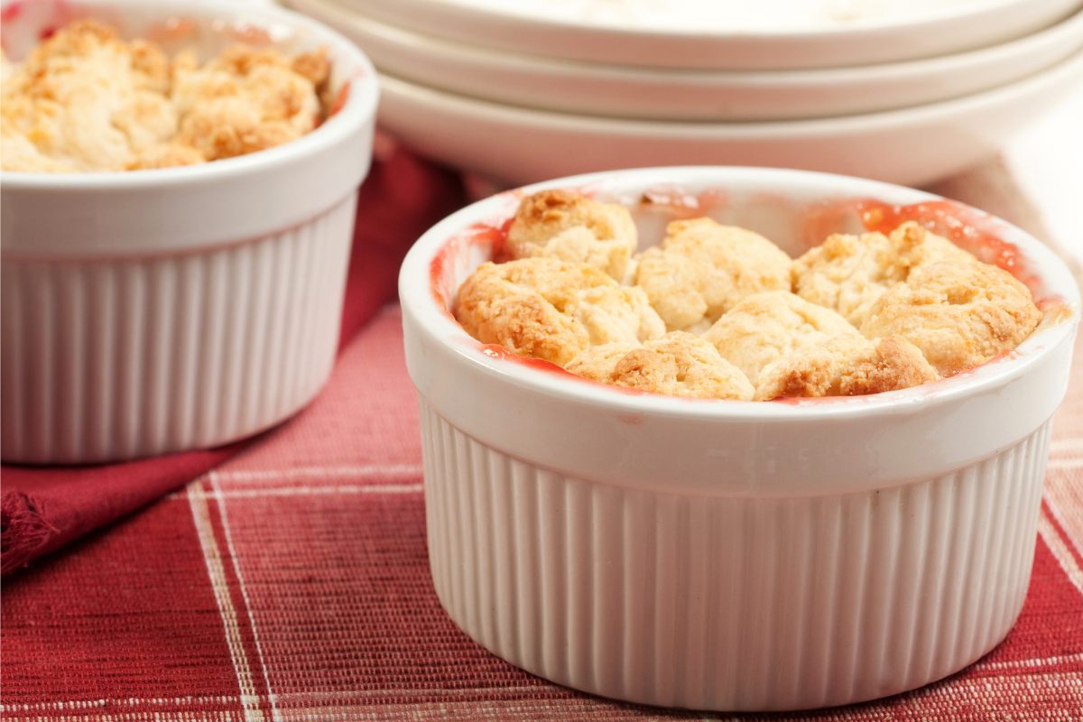 Strawberry rhubarba cobblers in individual recipients.