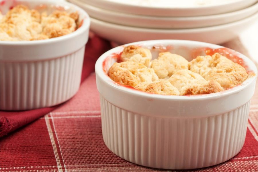 Strawberry rhubarba cobblers in individual recipients.
