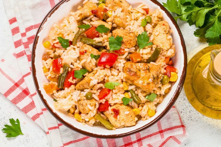 A chcken and vegetables rice pot, a full meal that can be cooked in one pot.